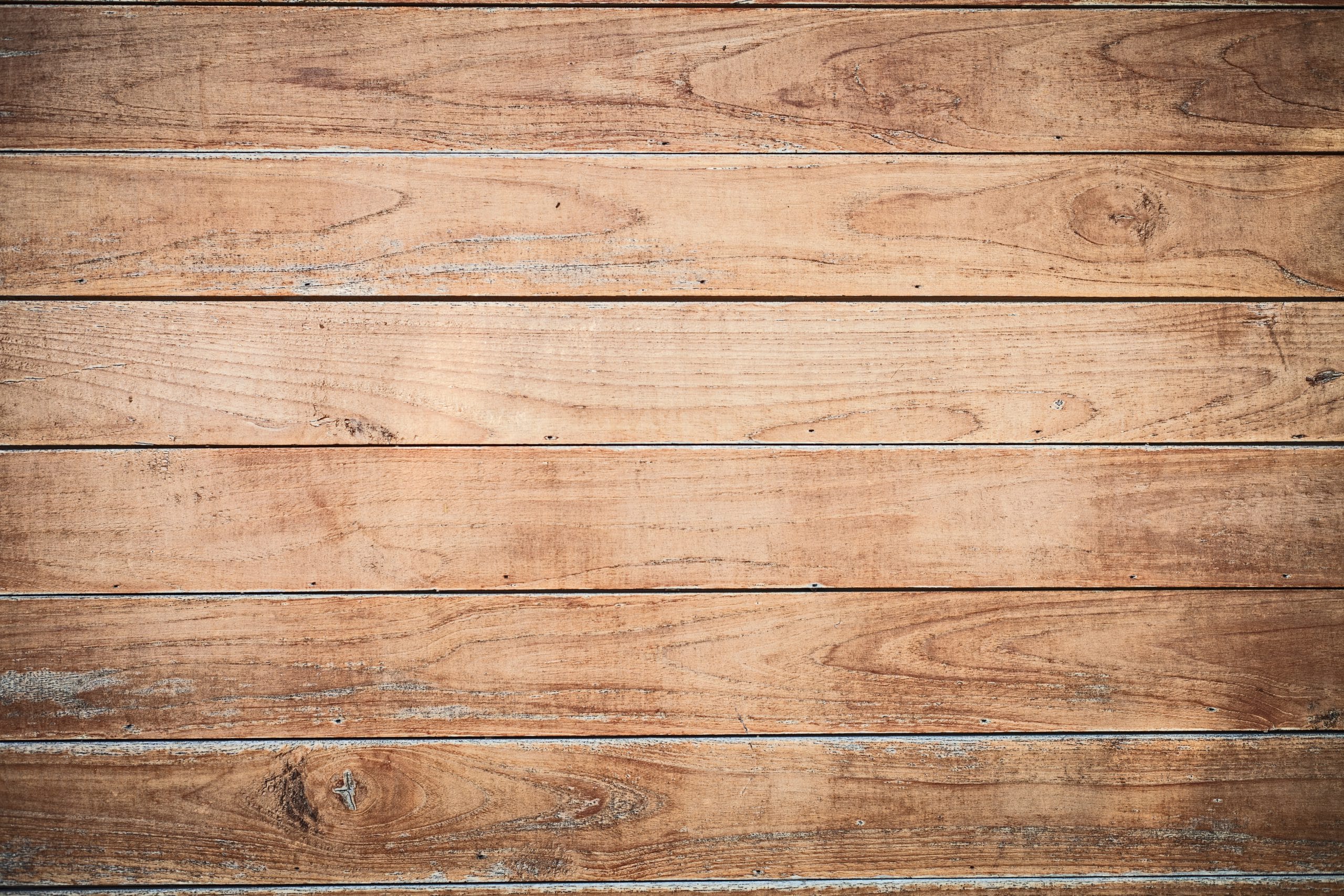 Jak myć i konserwować podłogi drewniane?